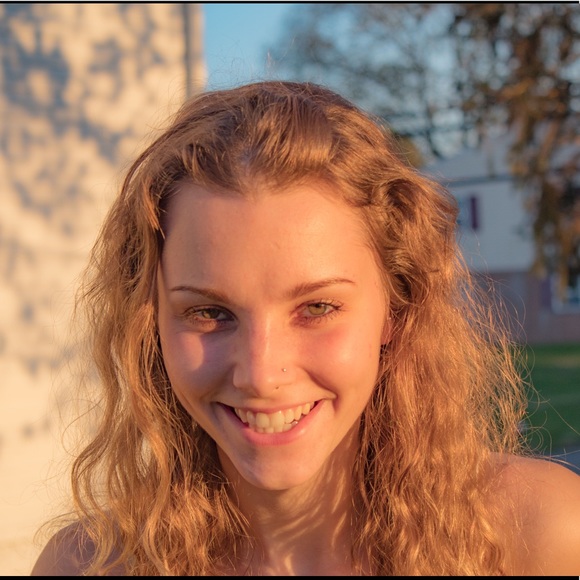 Meet your Posher, Leah - Picture 1 of 1